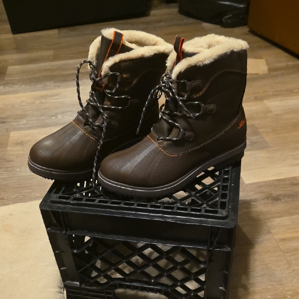 JBU Brown Winter Boots with Cream Lining